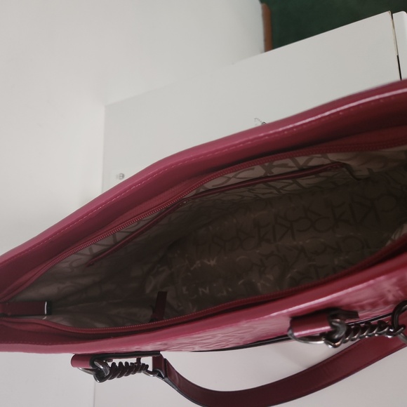 Woman's Purse - Picture 3 of 4